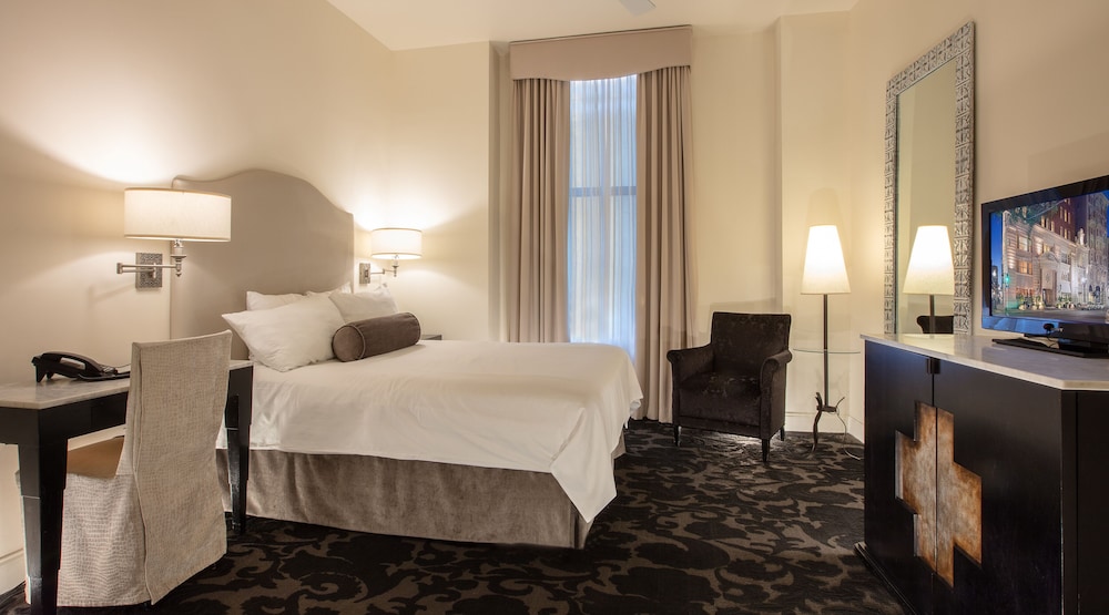 Standard Room, 1 Queen Bed, City View (Queen Room ADA (QAR)) - Photo 1