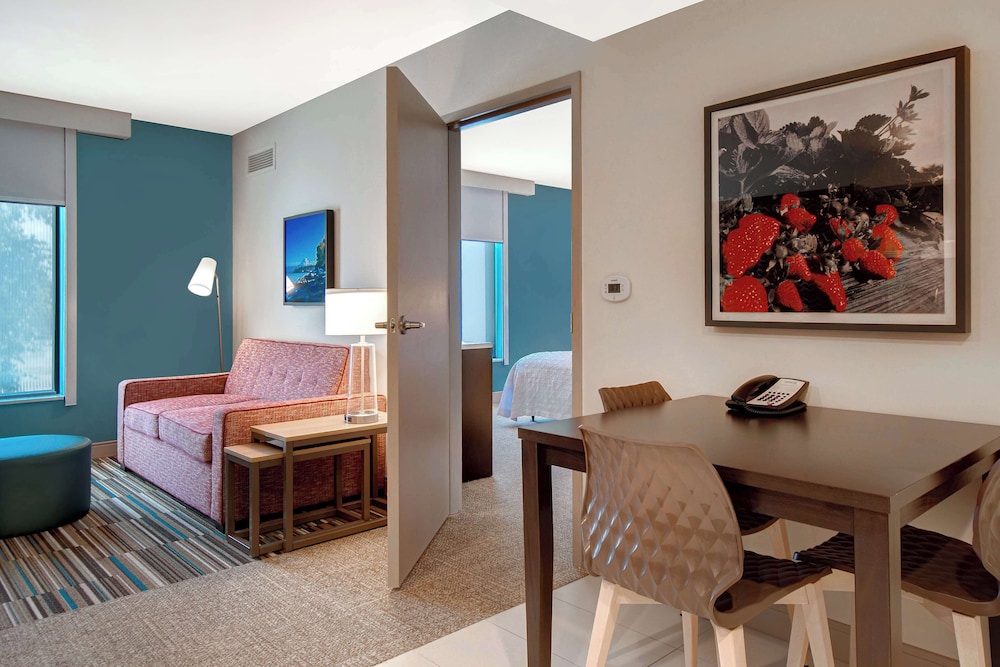 Suite, 1 King Bed, Accessible, Bathtub