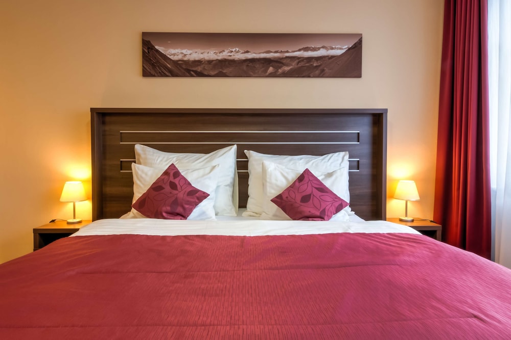 Business Room, 1 King Bed - Photo 1