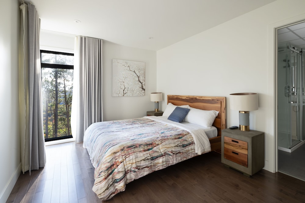 Deluxe Chalet photo 2