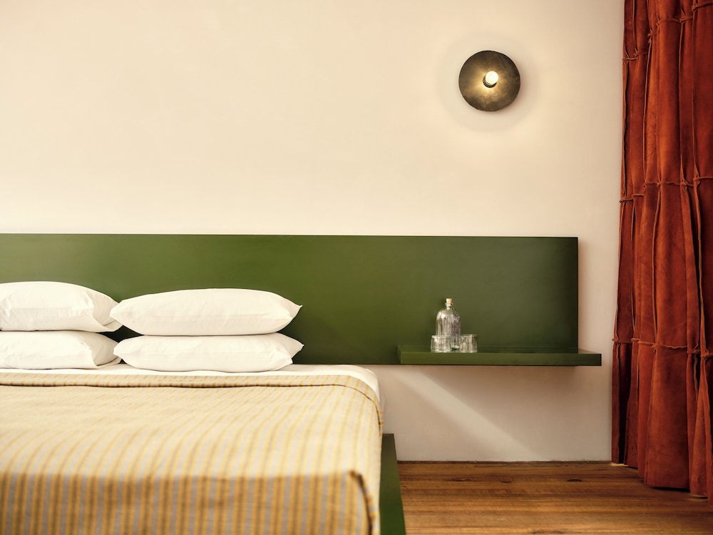 Deluxe Room - Photo 5
