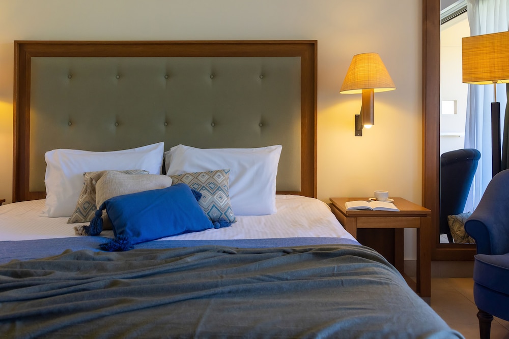 Superior Double or Twin Room, Sea View - Photo 7