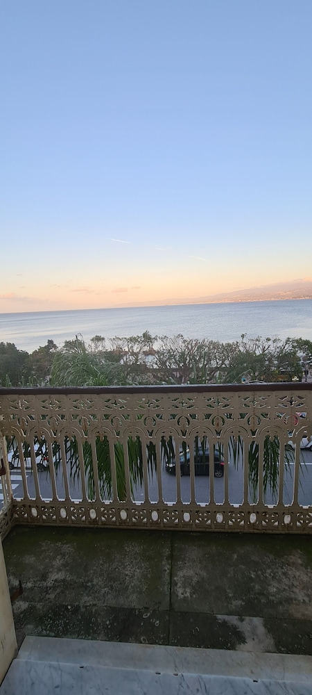 Superior Quadruple Room, Sea View photo 3