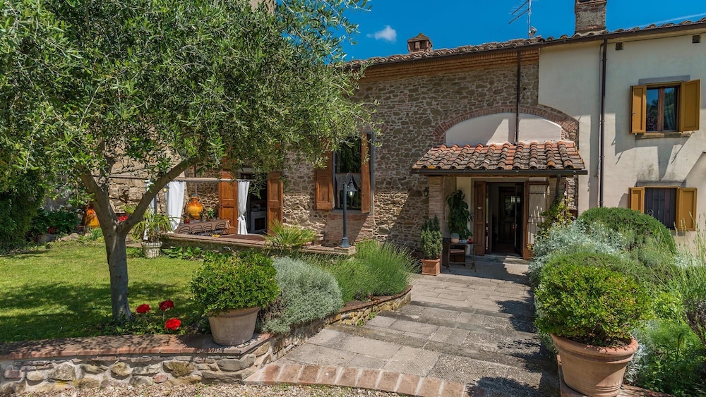 Villa photo 2