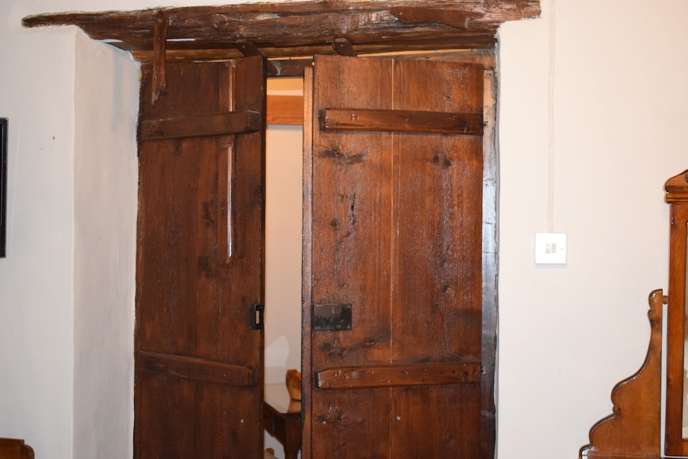 Traditional Apartment, 1 Bedroom, Balcony, Courtyard View photo 3
