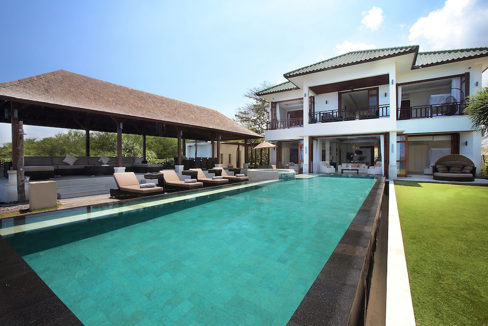 Luxury Villa, 5 Bedrooms, Non Smoking, Beach View photo 3