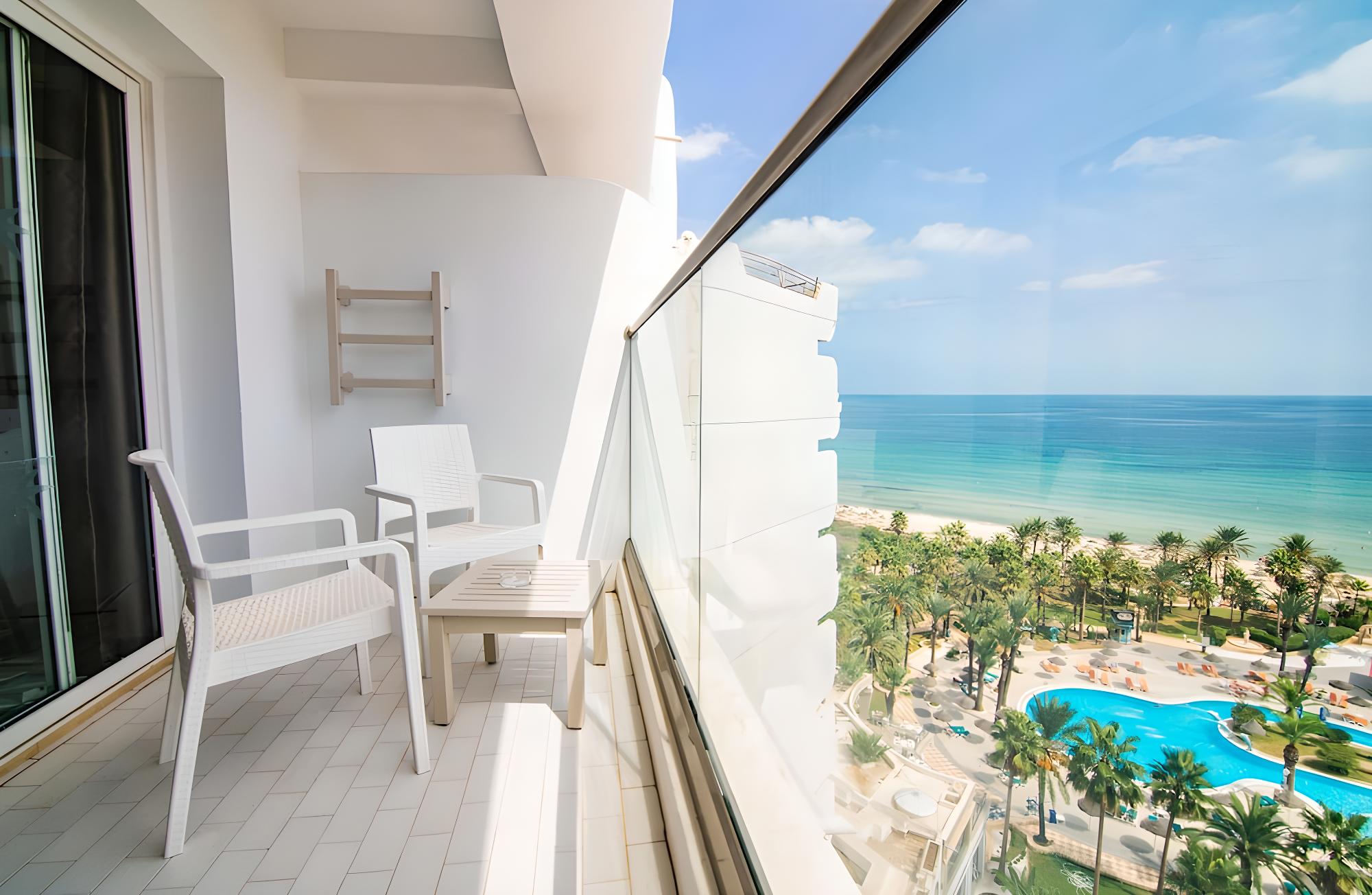 Relax and enjoy stunning sea views from your balcony!