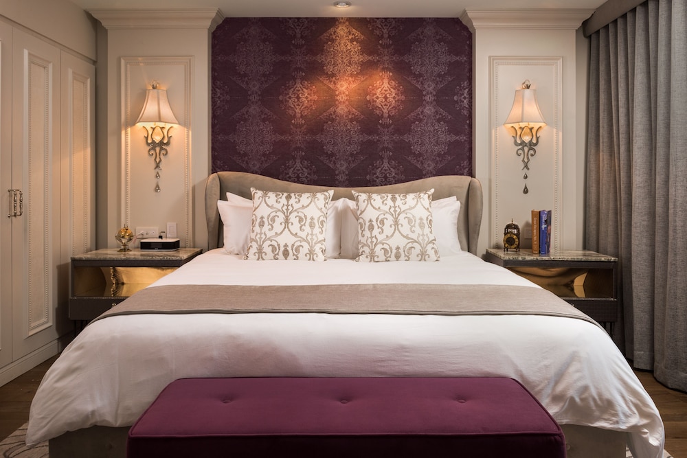 City Room, 1 King Bed, City View