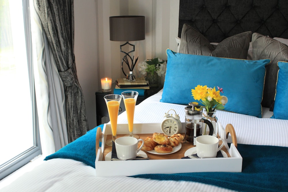 Premium Room, 1 King Bed photo 3