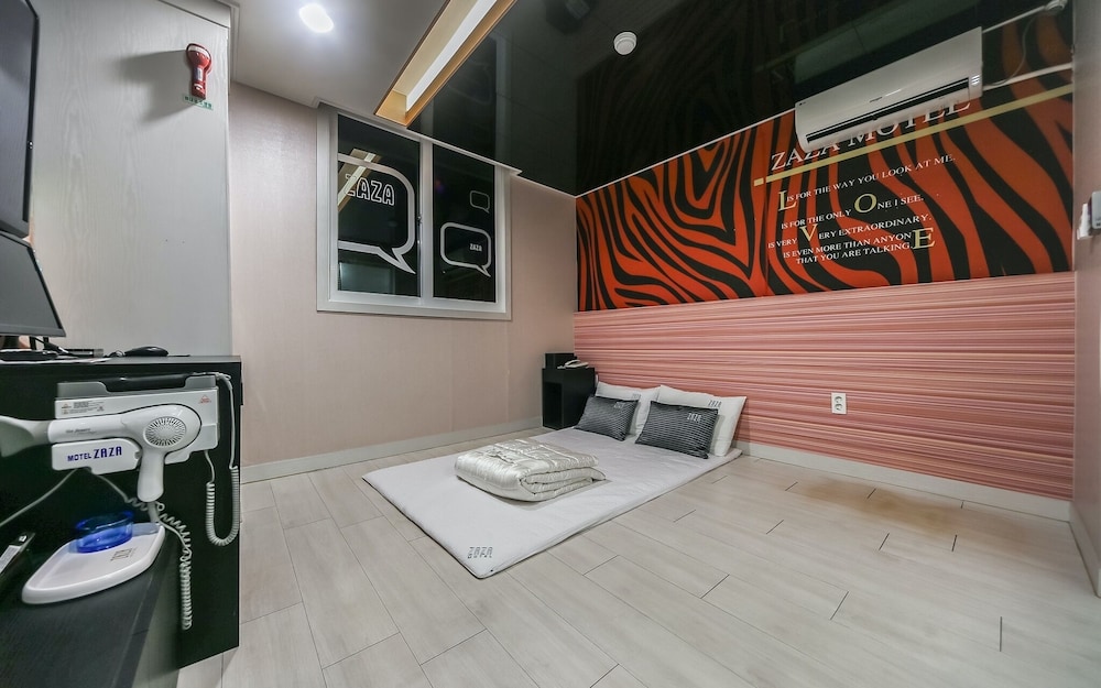 Room (Ondol Room)