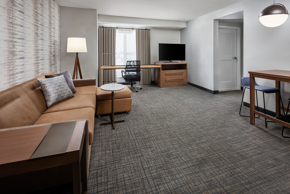 Suite, 1 Bedroom - Photo 6