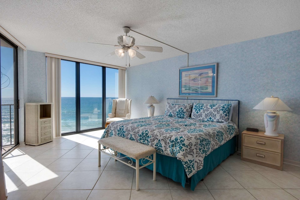 Condo (Edgewater Beach Resort Tower 3- 811 ()