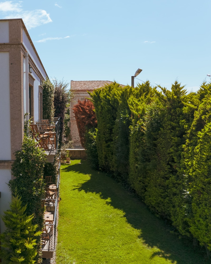 Deluxe Double or Twin Room, 1 Double or 2 Twin Beds, Balcony photo 3