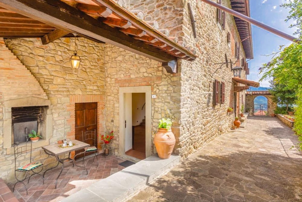Villa photo 2