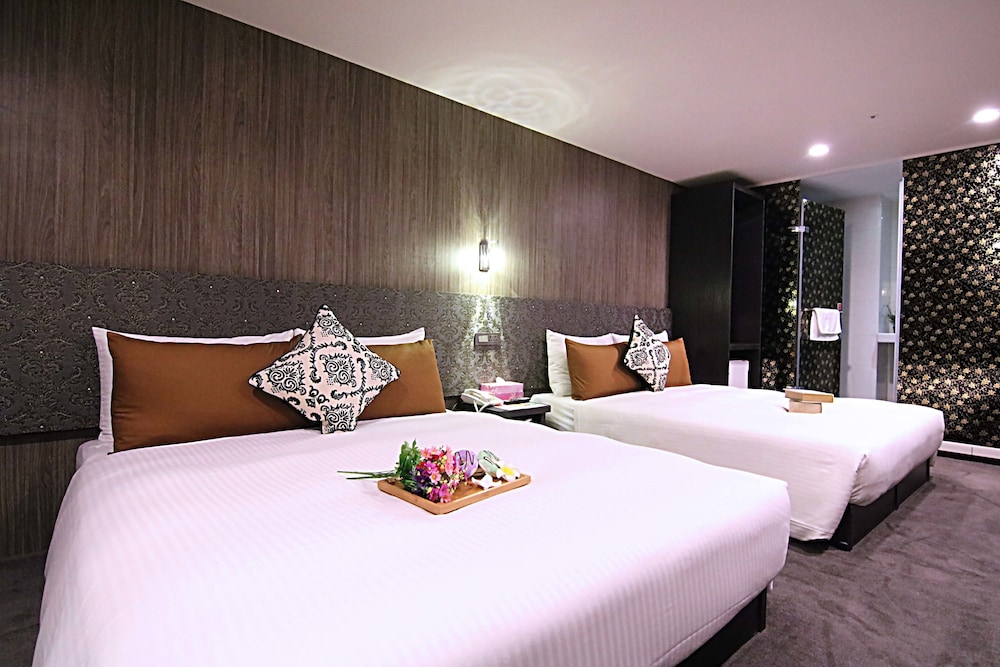 Basic Quadruple Room photo 2