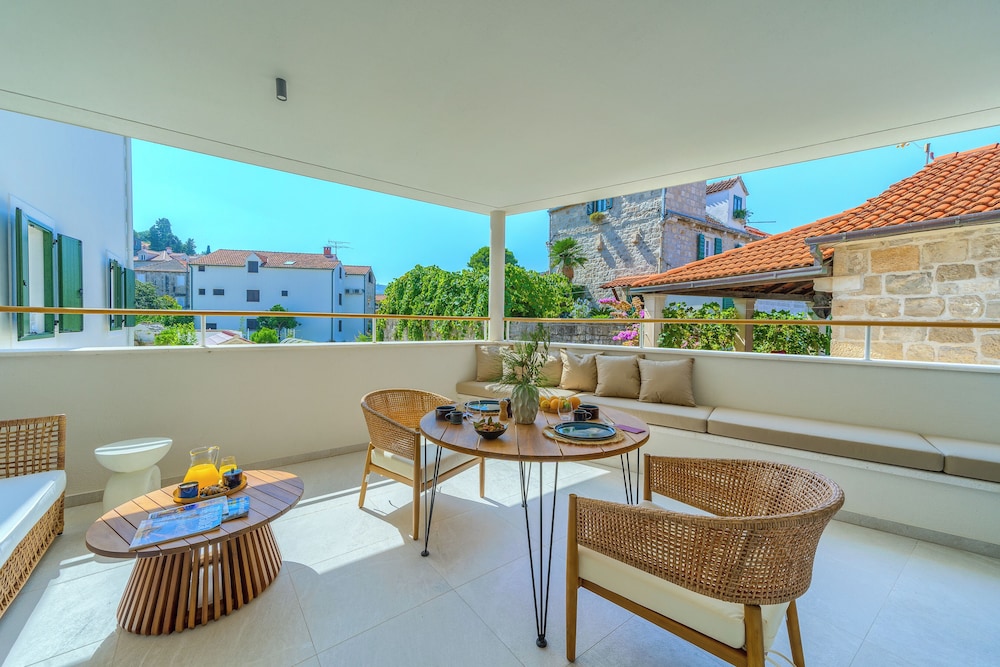 Luxury Suite, Terrace, Pool View