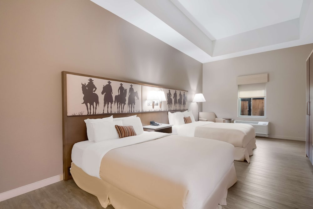Suite, 2 Queen Beds, Accessible, Refrigerator & Microwave - Photo 2
