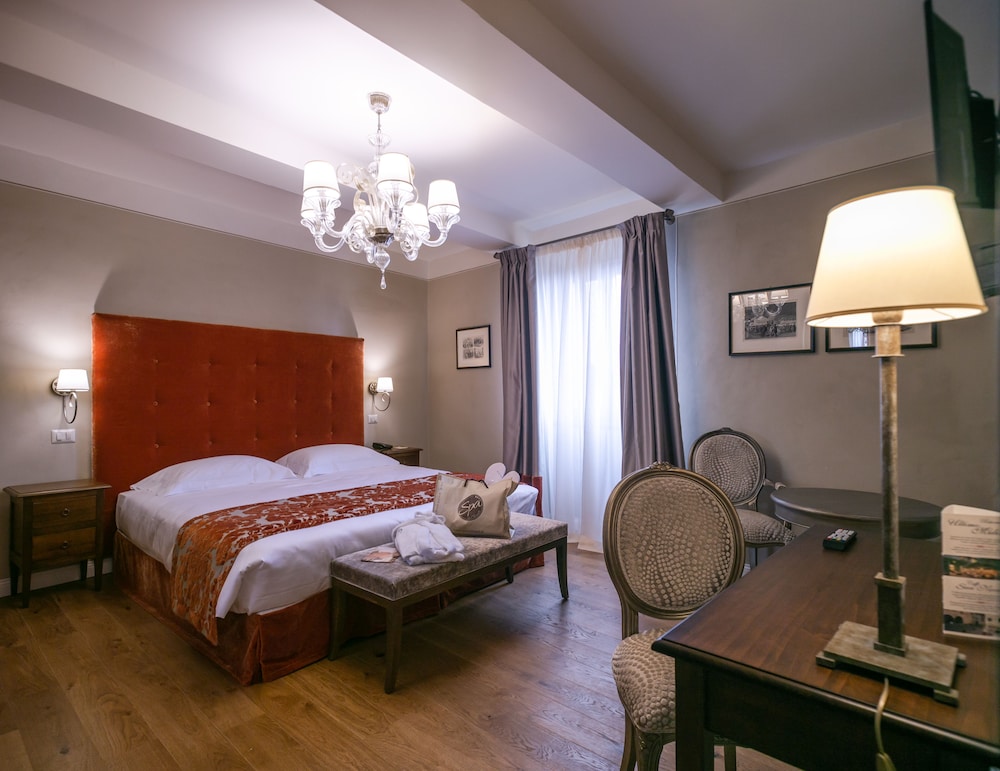 Deluxe Room - Photo 5