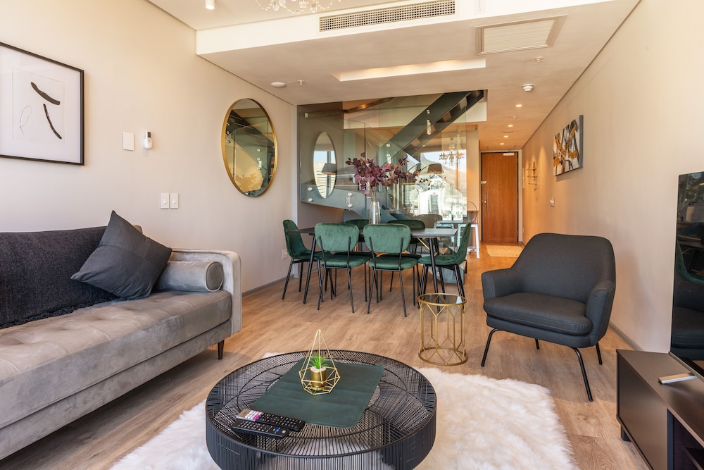 Presidential Penthouse, 2 Bedrooms, Kitchen, Mountain View