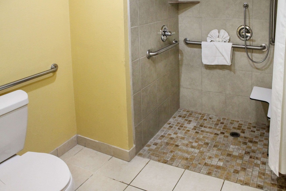 Room, Multiple Beds, Accessible, Non Smoking photo 2