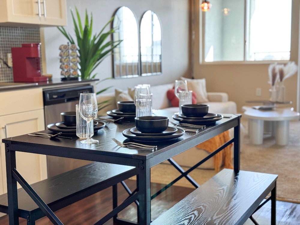 Stylish Getaway W Pool GYM Parking 10 Min to Cedar, Billede 43