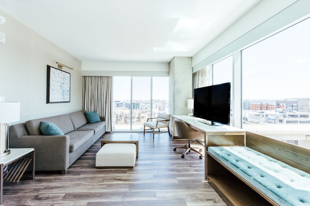 Suite, 1 Bedroom, Accessible (Roll-In Shower)