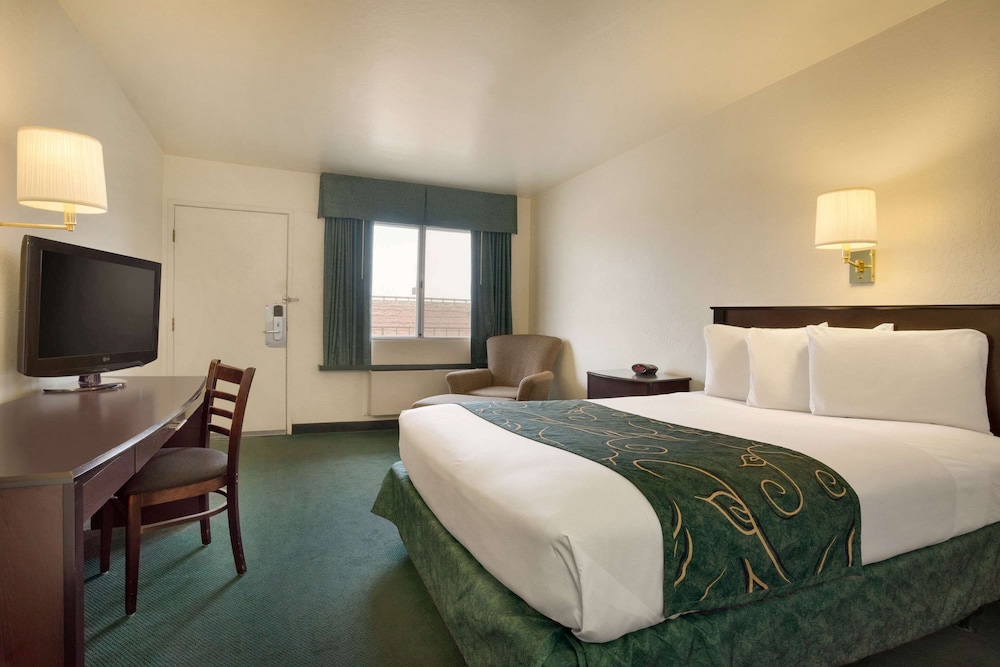 Room, 1 Queen Bed, Non Smoking (Second Floor) - Photo 1
