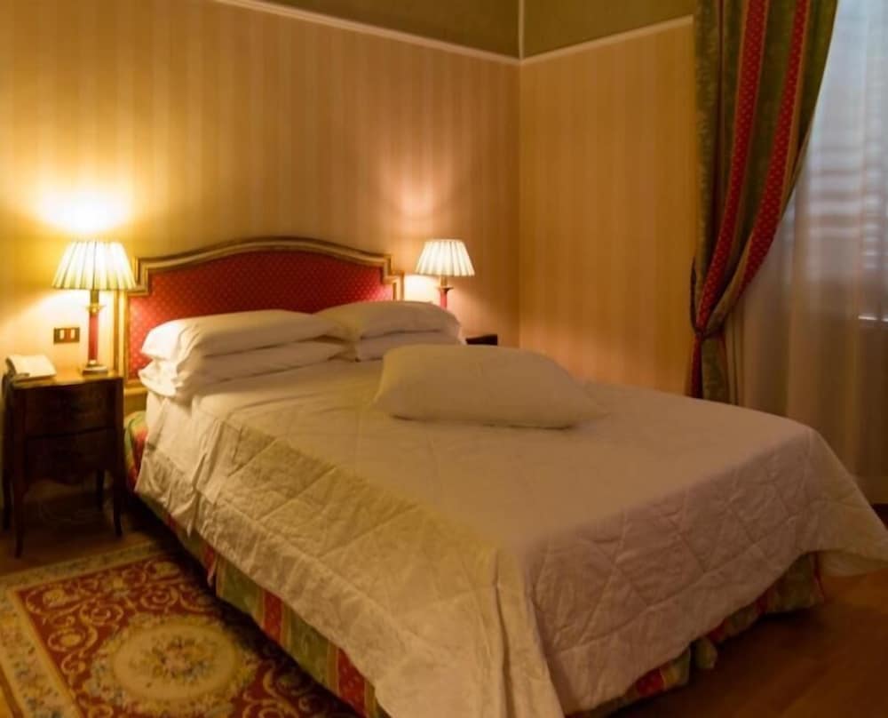 Classic Double Room Single Use photo 3