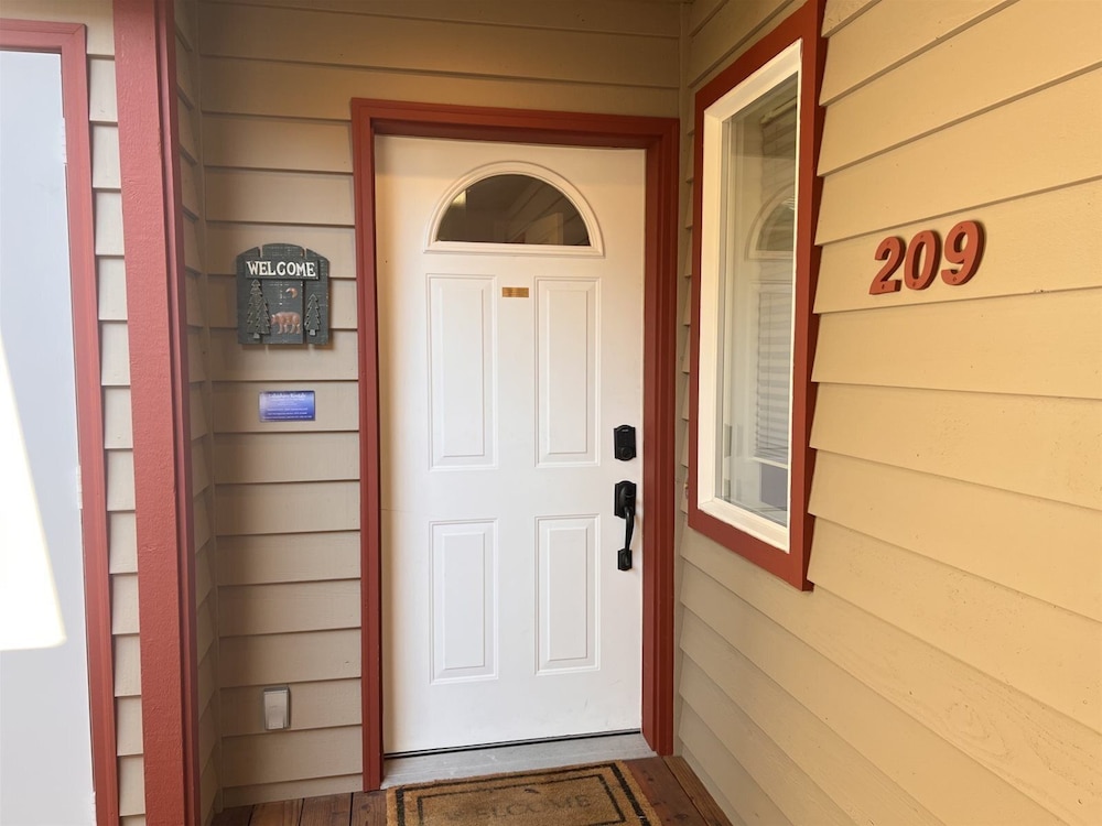Condo (MH209) photo 2