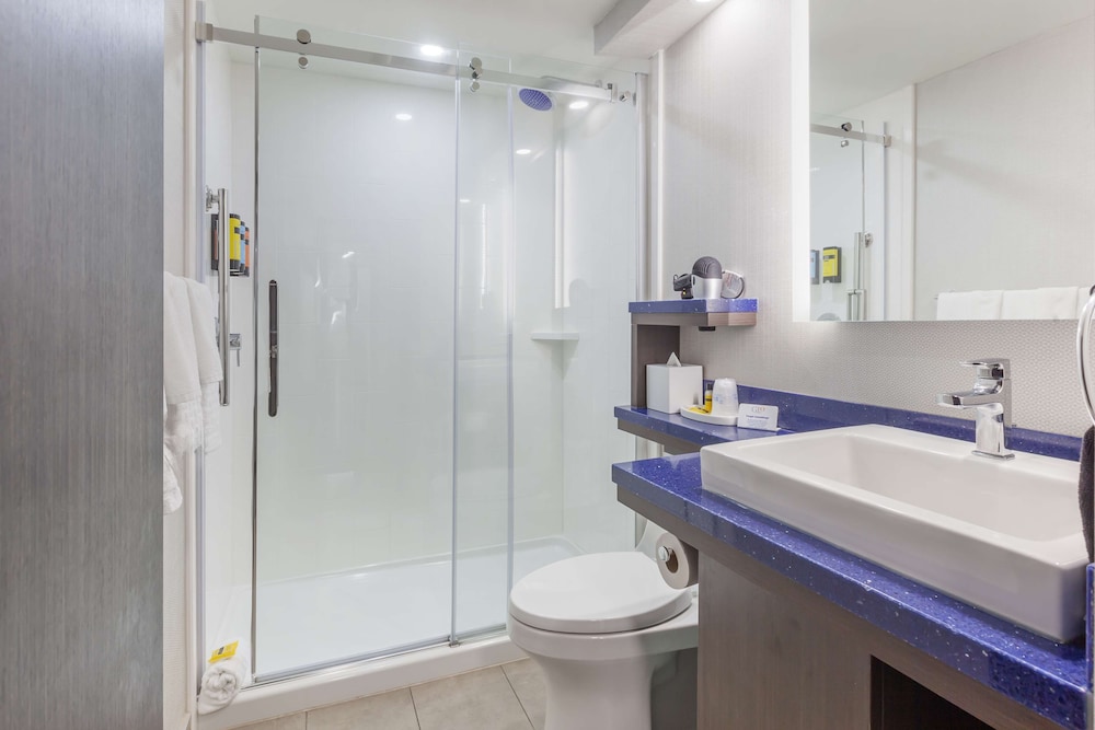 Suite, 2 Queen Beds, Non Smoking, Refrigerator & Microwave (Walk-in Shower;with Sofabed) - Photo 6