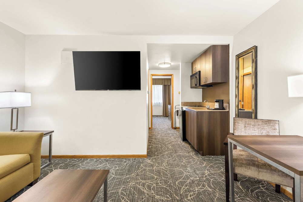 Suite, 1 King Bed, Non Smoking, Kitchenette (Living Room;with Sofabed) photo 1