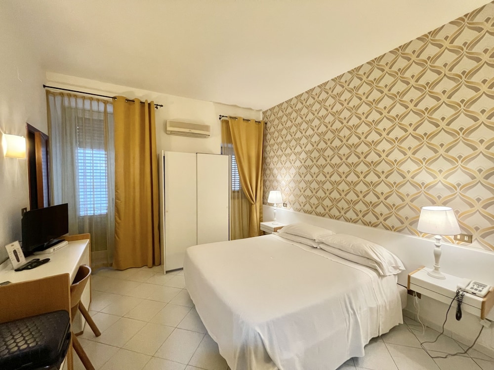 Classic Room, 1 Double or 2 Twin Beds - Photo 10