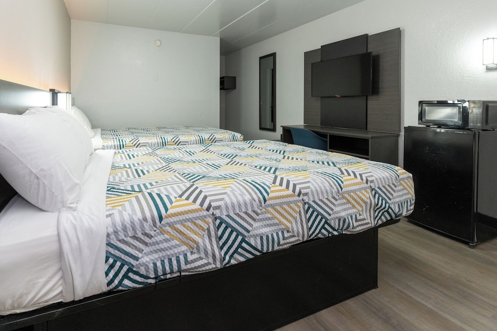 Deluxe Room, 2 Double Beds, Non Smoking, Refrigerator & Microwave - Photo 3