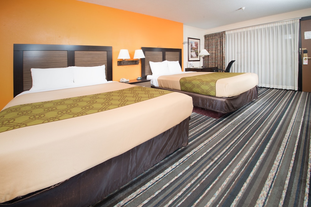 Standard Room, 2 Queen Beds photo 1