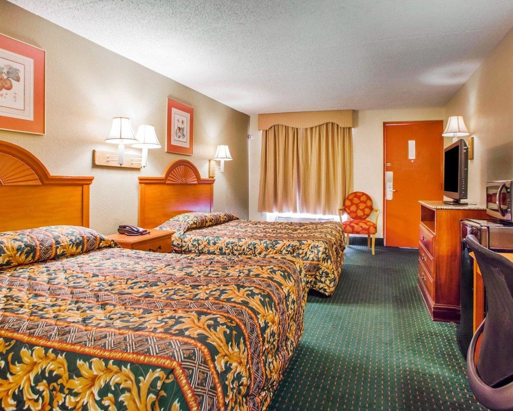 Standard Double Room, 2 Double Beds, Smoking - Photo 8