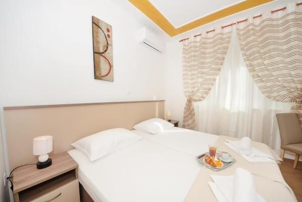 Double Room (Guest House Mia (ST) - Twin Room with) photo 3