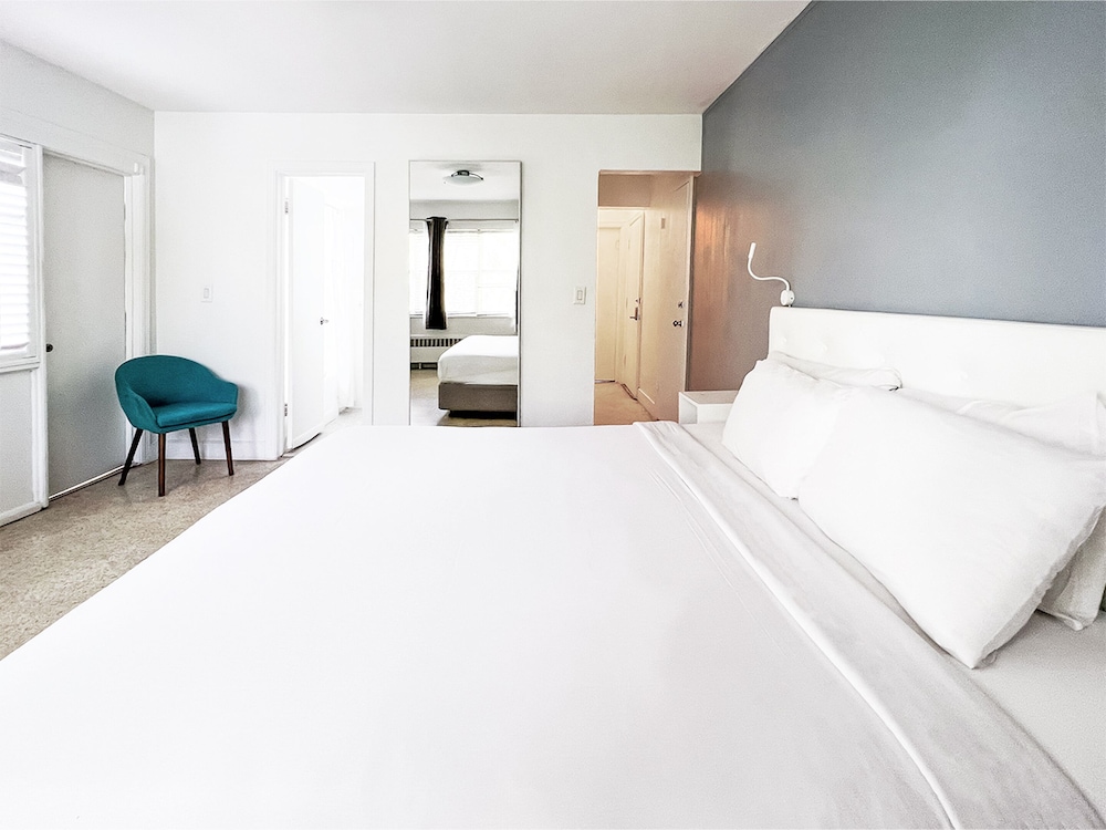 Studio, 1 King Bed photo 3