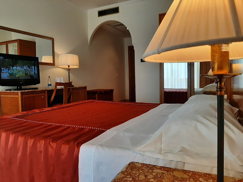 Standard Double or Twin Room - Photo 2