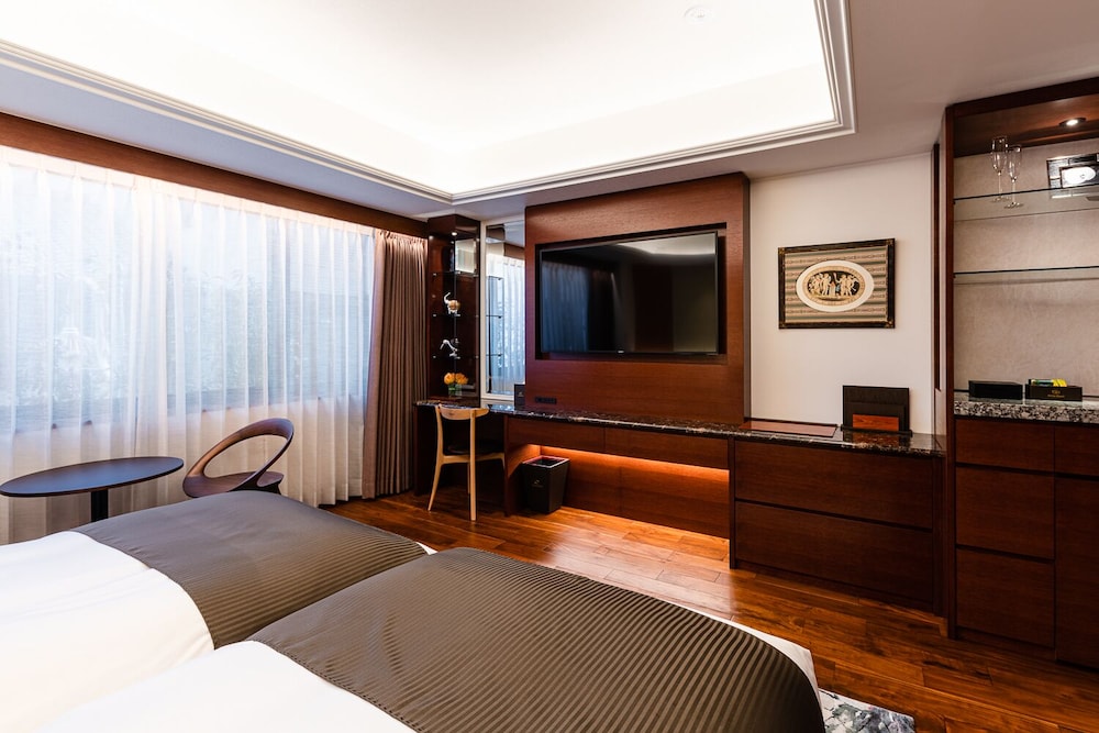 Superior Twin Room, Non Smoking - Photo 9