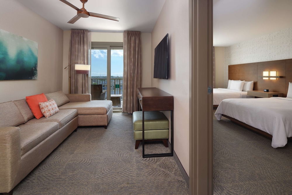 Suite, 2 Queen Beds, Accessible, Balcony (w/ roll-in shower) thumbnail 5