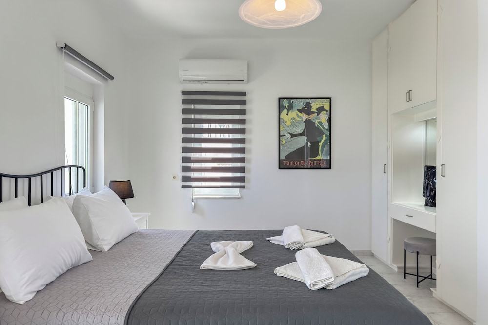 Classic House, 2 Bedrooms, Balcony, Sea View