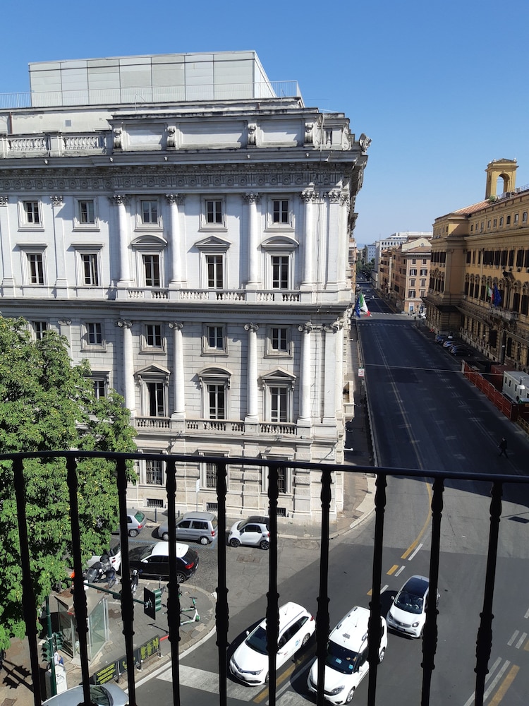 Panoramic Double or Twin Room, Balcony, City View photo 2