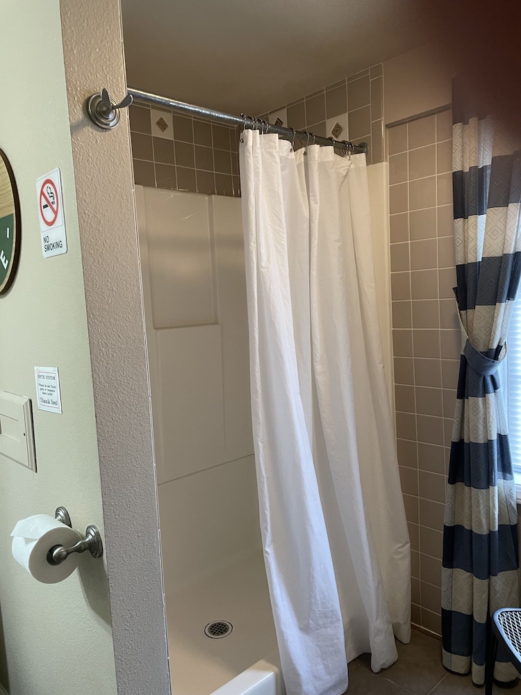 Economy Twin Room, Shared Bathroom (Rm13- No A/C No Breakfast) photo 2