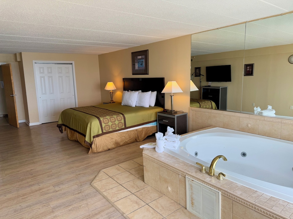 Classic Single Room, 1 King Bed, Non Smoking, Ocean View photo 2