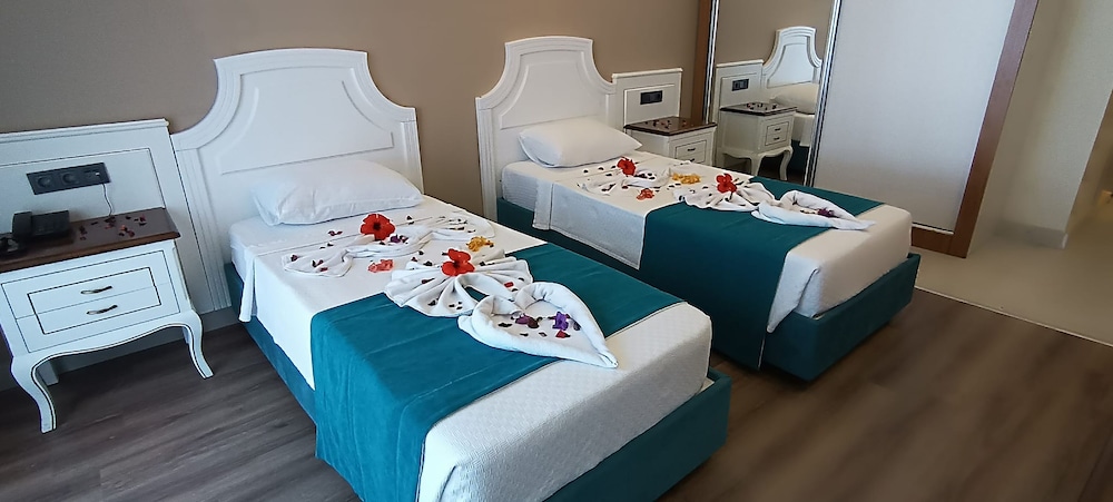 Economy Suite, Non Smoking, Sea Facing photo 1