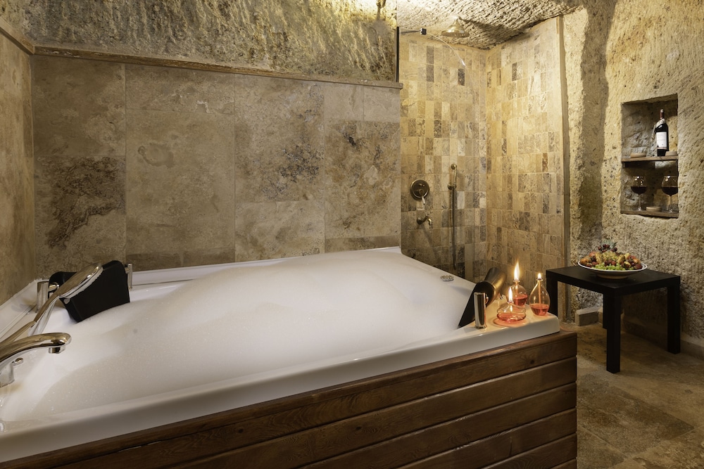 Superior Suite - Photo 20
