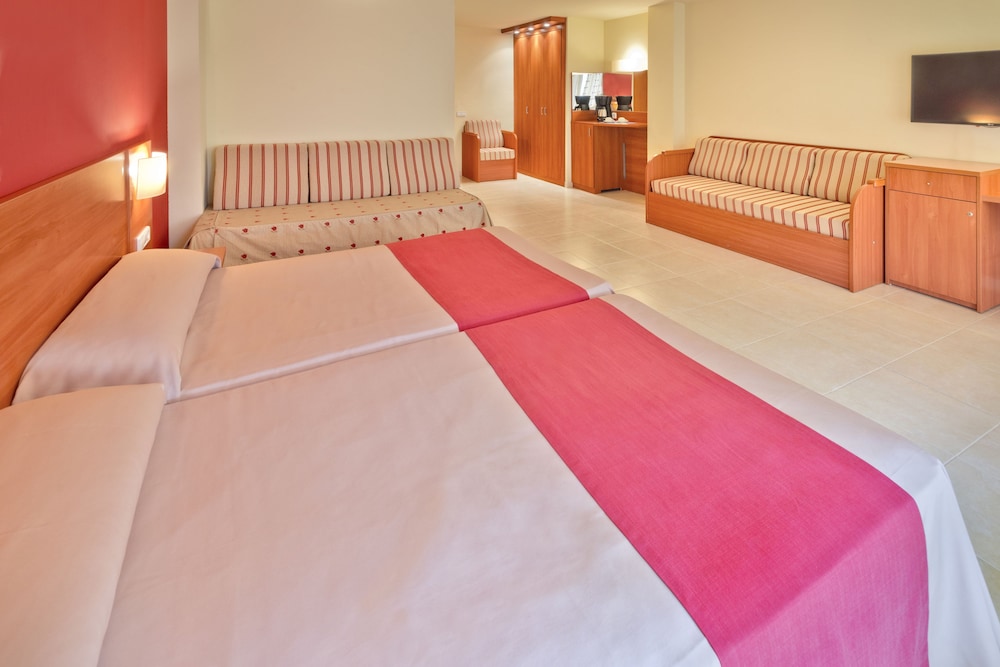 Habitación familiar (3 adultos + 1 niño)