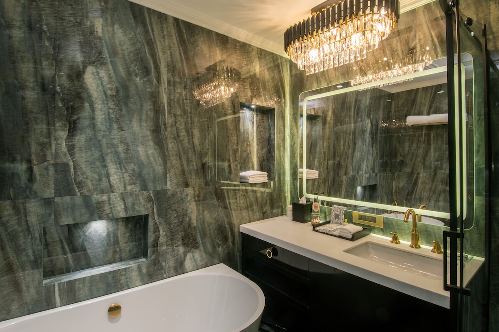 Luxury Suite, Non Smoking (Heritage)