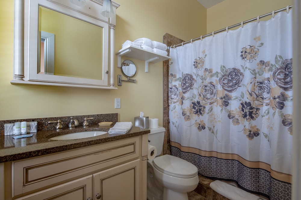 Standard Double Room, Private Bathroom (Room Six) photo 2