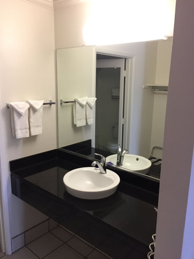 Deluxe Room, Multiple Beds, Non Smoking, Refrigerator & Microwave - Photo 8
